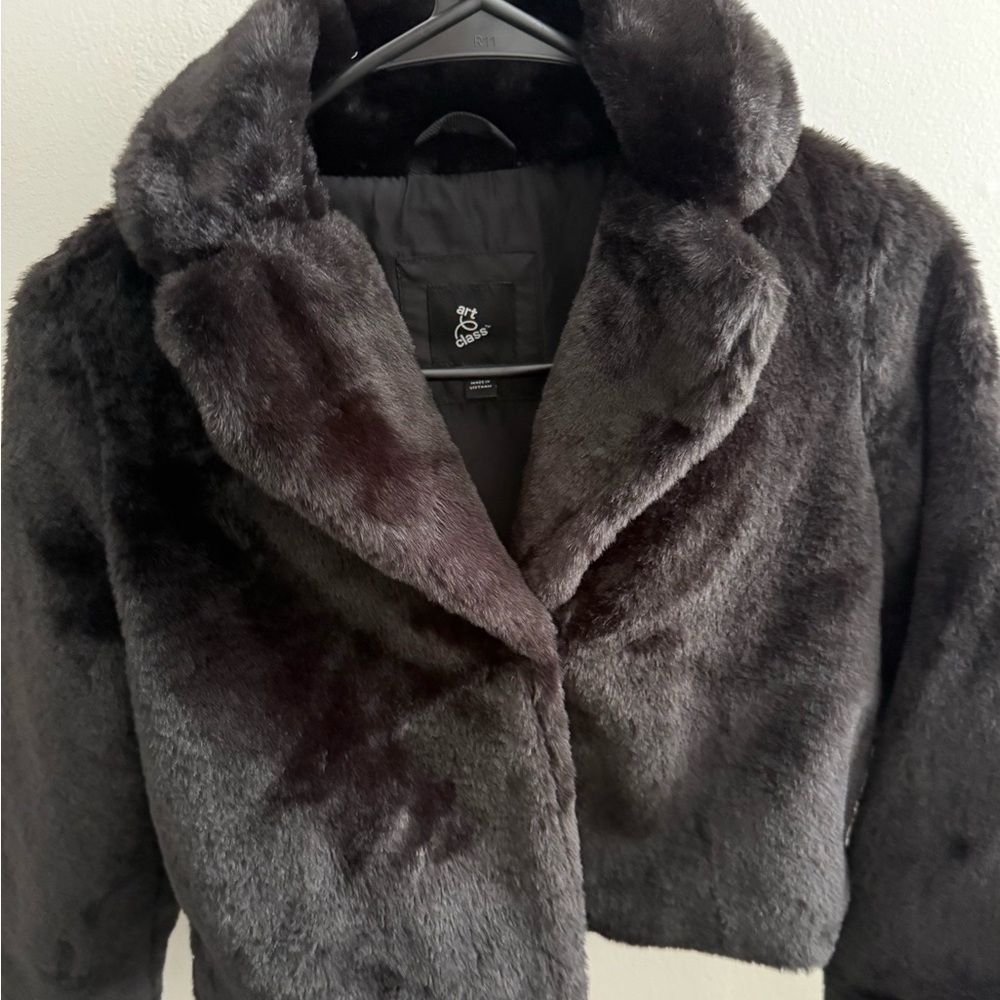 Chic Faux Fur Jacket in Dark Brown
